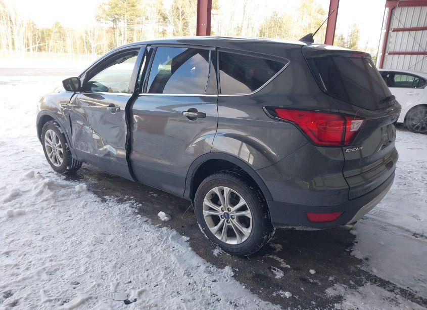 Photo 3 of 2019 Ford Escape SE (VIN 1FMCU9GD5KUB30684)