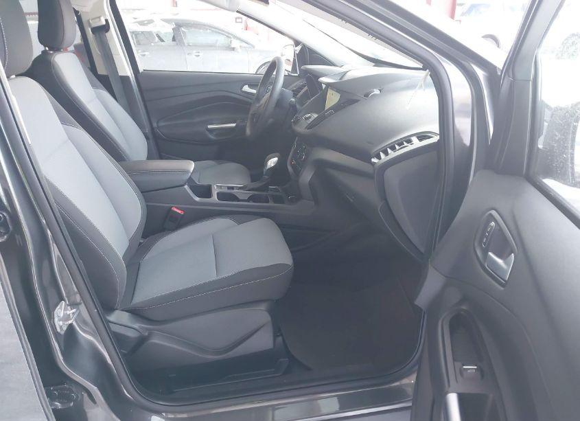 Photo 5 of 2019 Ford Escape SE (VIN 1FMCU9GD5KUB30684)