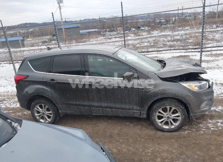 Photo 13 of 2019 Ford Escape SE (VIN 1FMCU9GD5KUB38428)