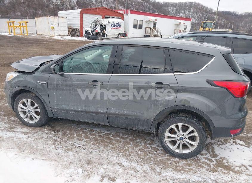 Photo 14 of 2019 Ford Escape SE (VIN 1FMCU9GD5KUB38428)