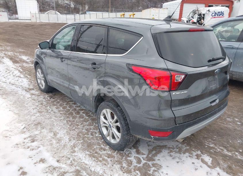 Photo 3 of 2019 Ford Escape SE (VIN 1FMCU9GD5KUB38428)