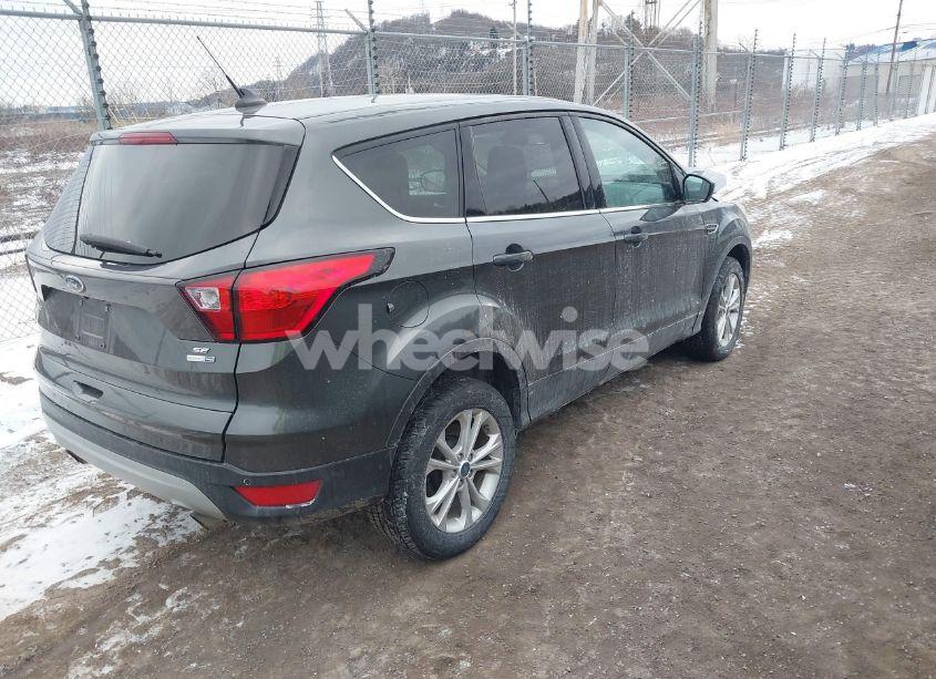 Photo 4 of 2019 Ford Escape SE (VIN 1FMCU9GD5KUB38428)