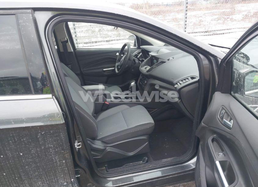 Photo 5 of 2019 Ford Escape SE (VIN 1FMCU9GD5KUB38428)