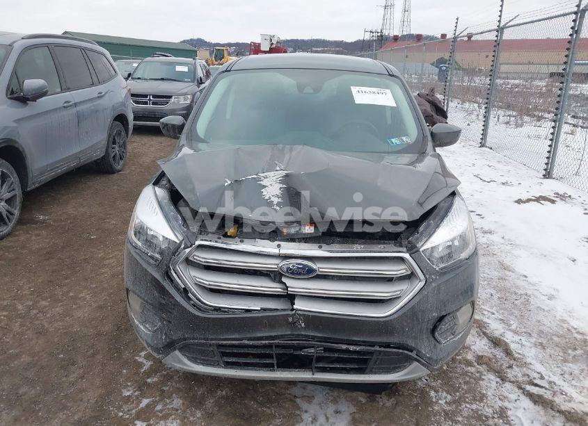 Photo 6 of 2019 Ford Escape SE (VIN 1FMCU9GD5KUB38428)