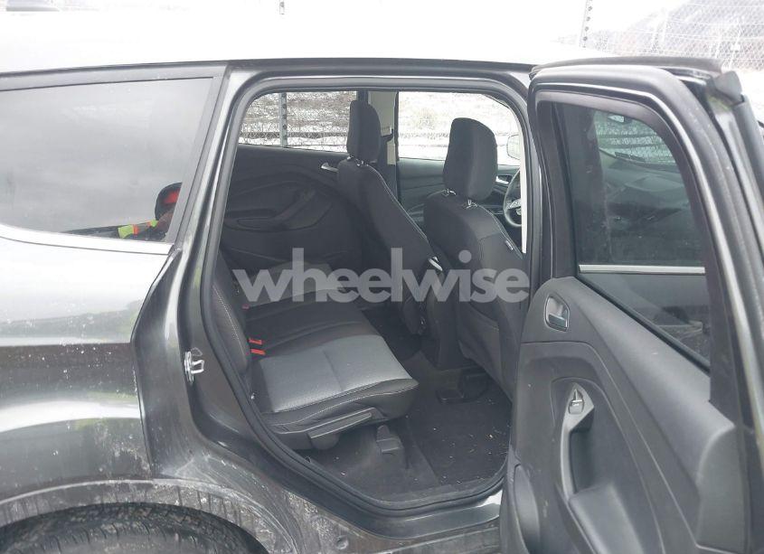 Photo 8 of 2019 Ford Escape SE (VIN 1FMCU9GD5KUB38428)