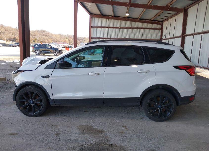 Photo 15 of 2019 Ford Escape SE (VIN 1FMCU9GD5KUB50952)