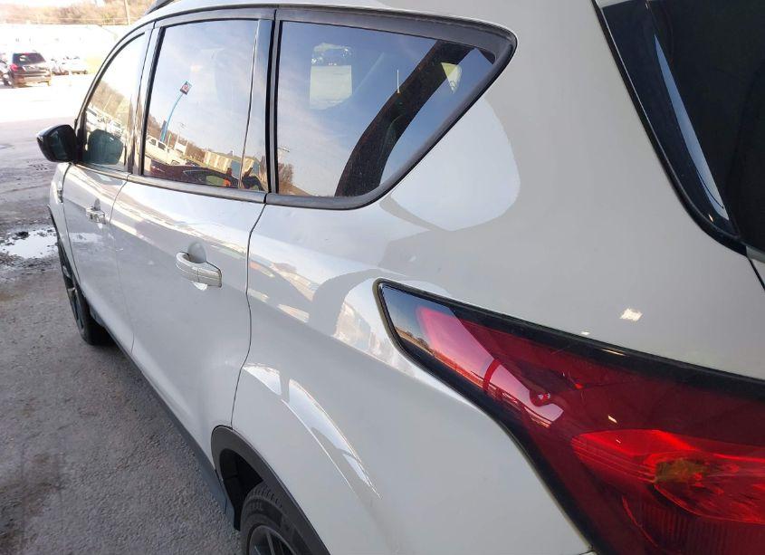 Photo 20 of 2019 Ford Escape SE (VIN 1FMCU9GD5KUB50952)