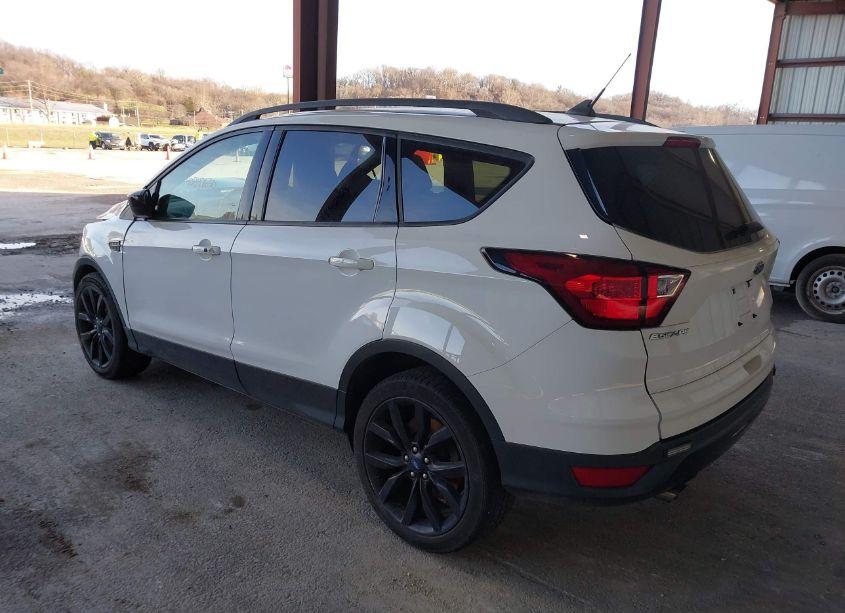 Photo 3 of 2019 Ford Escape SE (VIN 1FMCU9GD5KUB50952)