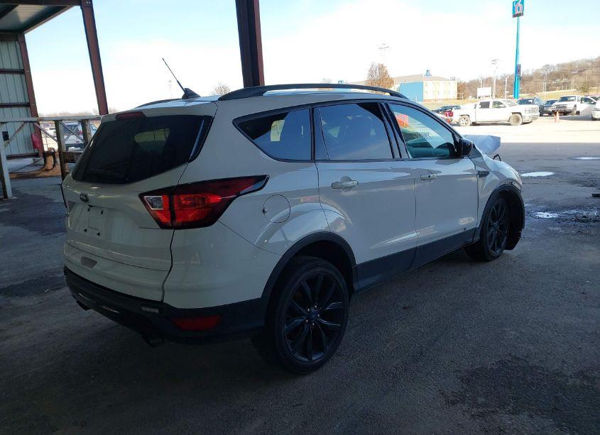Photo 4 of 2019 Ford Escape SE (VIN 1FMCU9GD5KUB50952)