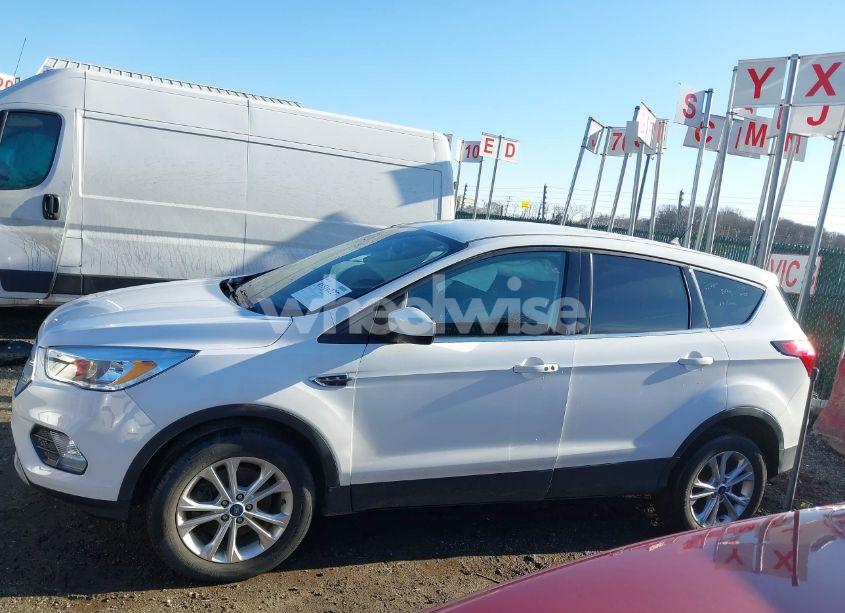 Photo 14 of 2019 Ford Escape SE (VIN 1FMCU9GD5KUB53916)