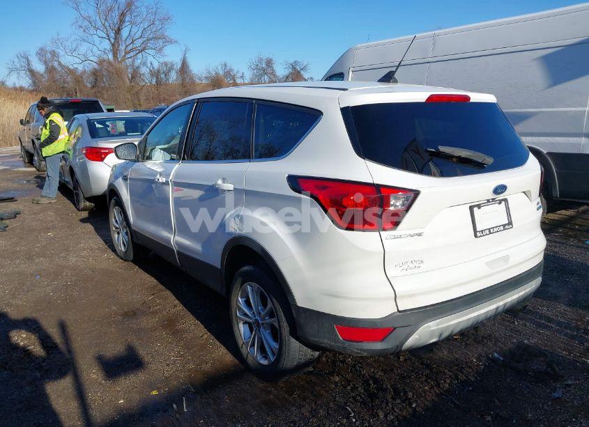 Photo 3 of 2019 Ford Escape SE (VIN 1FMCU9GD5KUB53916)