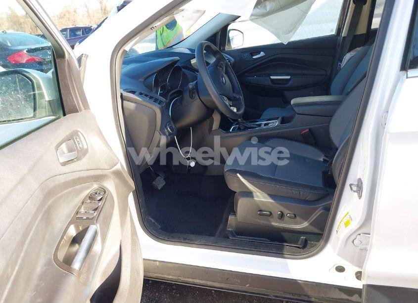 Photo 5 of 2019 Ford Escape SE (VIN 1FMCU9GD5KUB53916)