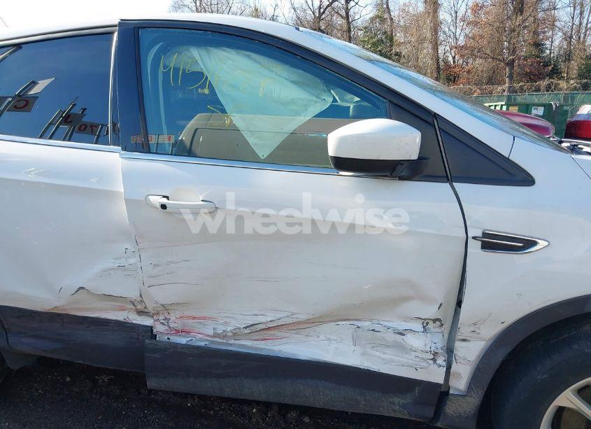 Photo 6 of 2019 Ford Escape SE (VIN 1FMCU9GD5KUB53916)