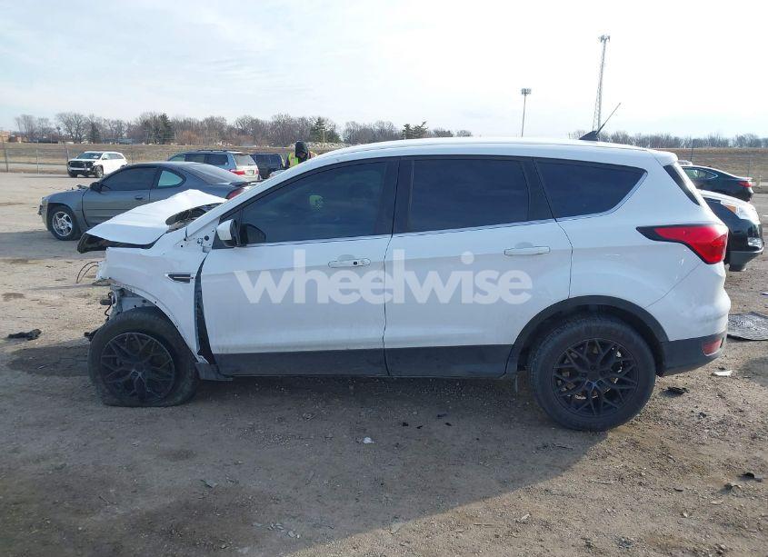 Photo 15 of 2019 Ford Escape SE (VIN 1FMCU9GD5KUB72305)
