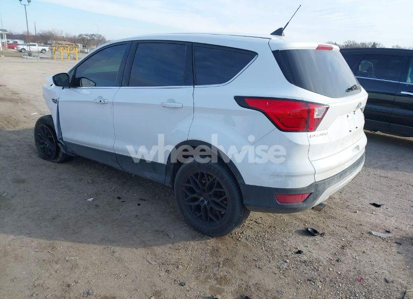 Photo 3 of 2019 Ford Escape SE (VIN 1FMCU9GD5KUB72305)