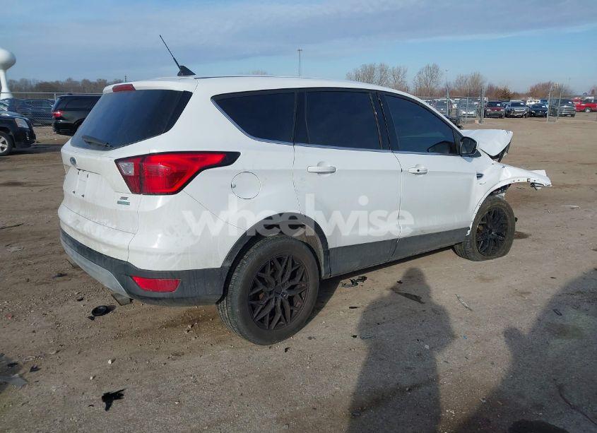 Photo 4 of 2019 Ford Escape SE (VIN 1FMCU9GD5KUB72305)