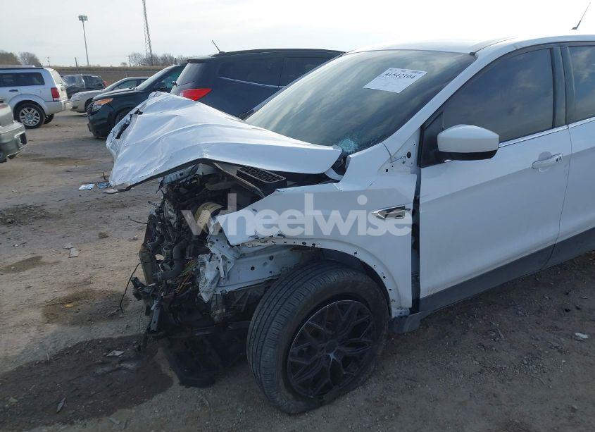 Photo 6 of 2019 Ford Escape SE (VIN 1FMCU9GD5KUB72305)