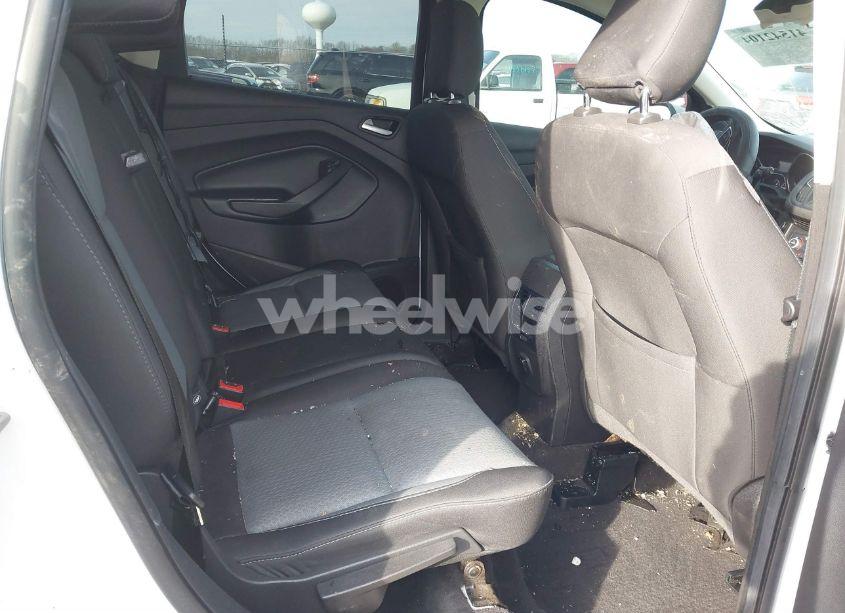 Photo 8 of 2019 Ford Escape SE (VIN 1FMCU9GD5KUB72305)