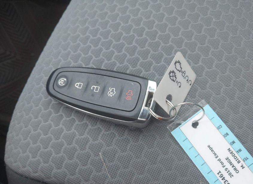 Photo 11 of 2019 Ford Escape SE (VIN 1FMCU9GD5KUB76144)