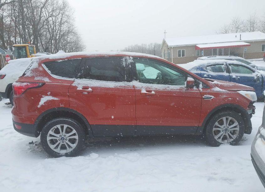 Photo 13 of 2019 Ford Escape SE (VIN 1FMCU9GD5KUB76144)