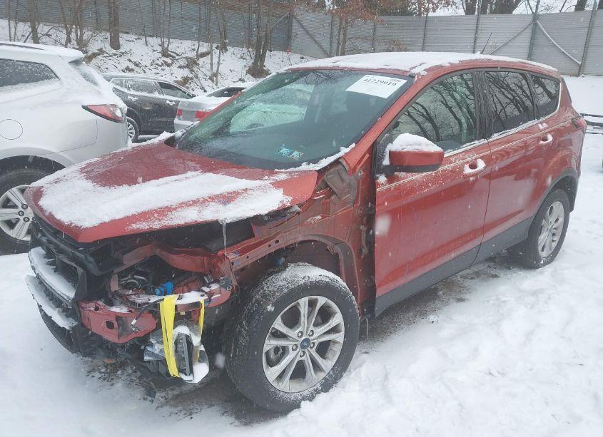 Photo 2 of 2019 Ford Escape SE (VIN 1FMCU9GD5KUB76144)