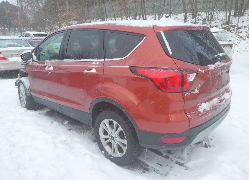 Photo 3 of 2019 Ford Escape SE (VIN 1FMCU9GD5KUB76144)