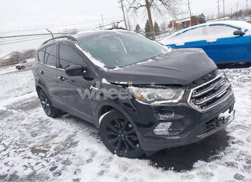 2019 Ford Escape SE (VIN 1FMCU9GD5KUC24046) main photo
