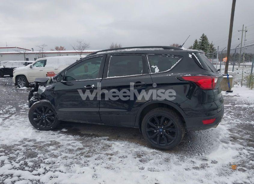 Photo 14 of 2019 Ford Escape SE (VIN 1FMCU9GD5KUC24046)