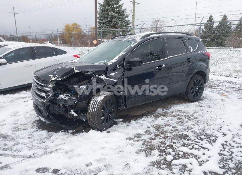 Photo 2 of 2019 Ford Escape SE (VIN 1FMCU9GD5KUC24046)