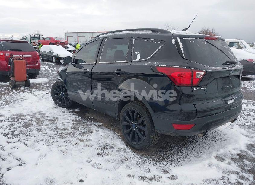 Photo 3 of 2019 Ford Escape SE (VIN 1FMCU9GD5KUC24046)