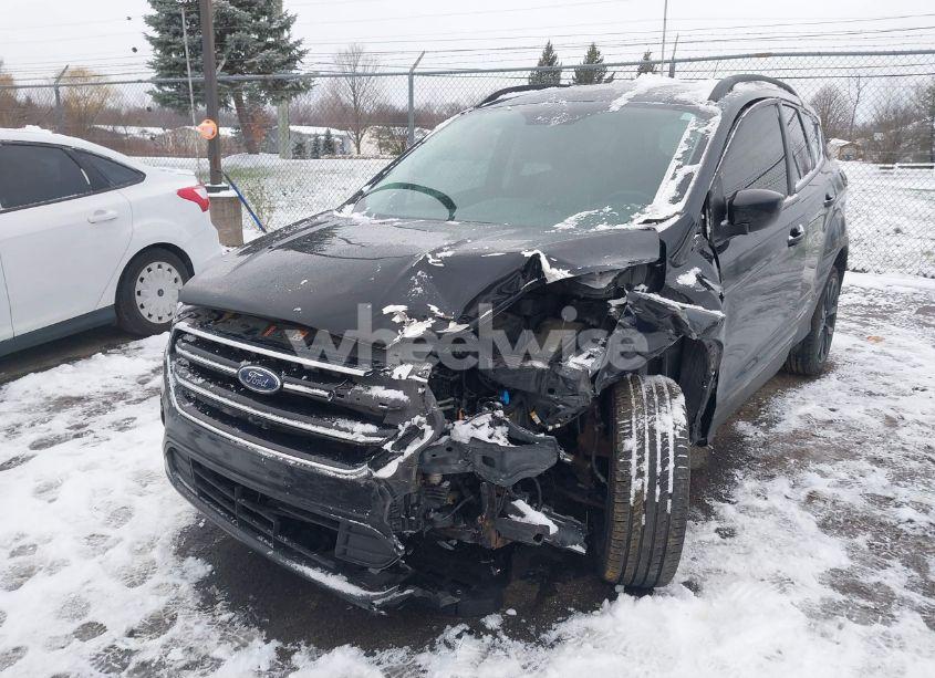 Photo 6 of 2019 Ford Escape SE (VIN 1FMCU9GD5KUC24046)