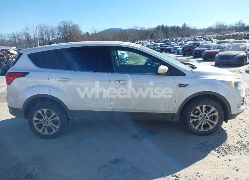 Photo 14 of 2019 Ford Escape SE (VIN 1FMCU9GD5KUC24497)