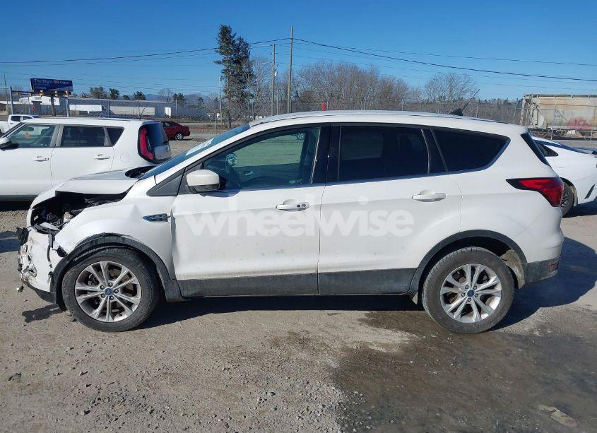 Photo 15 of 2019 Ford Escape SE (VIN 1FMCU9GD5KUC24497)