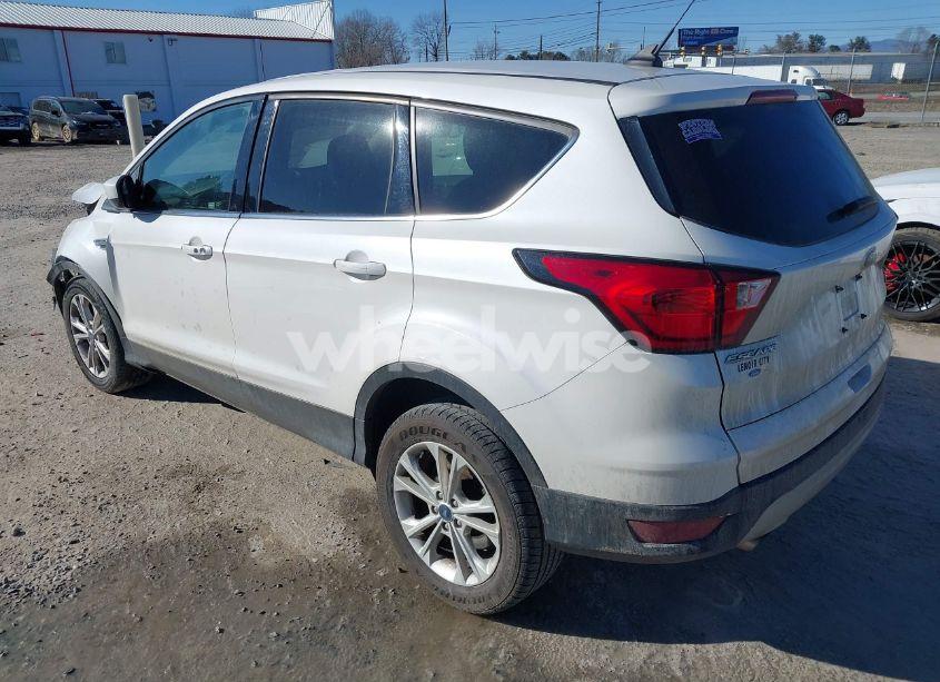 Photo 3 of 2019 Ford Escape SE (VIN 1FMCU9GD5KUC24497)