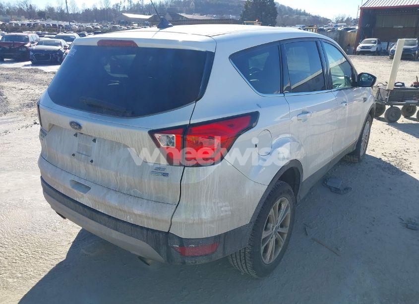 Photo 4 of 2019 Ford Escape SE (VIN 1FMCU9GD5KUC24497)