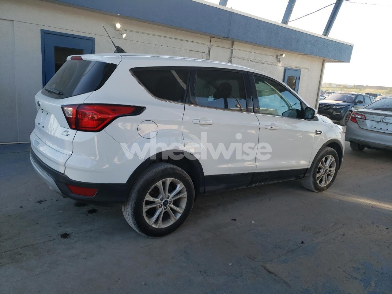 Photo 3 of 2019 FORD ESCAPE SE N/A (VIN 1FMCU9GD5KUC42742)