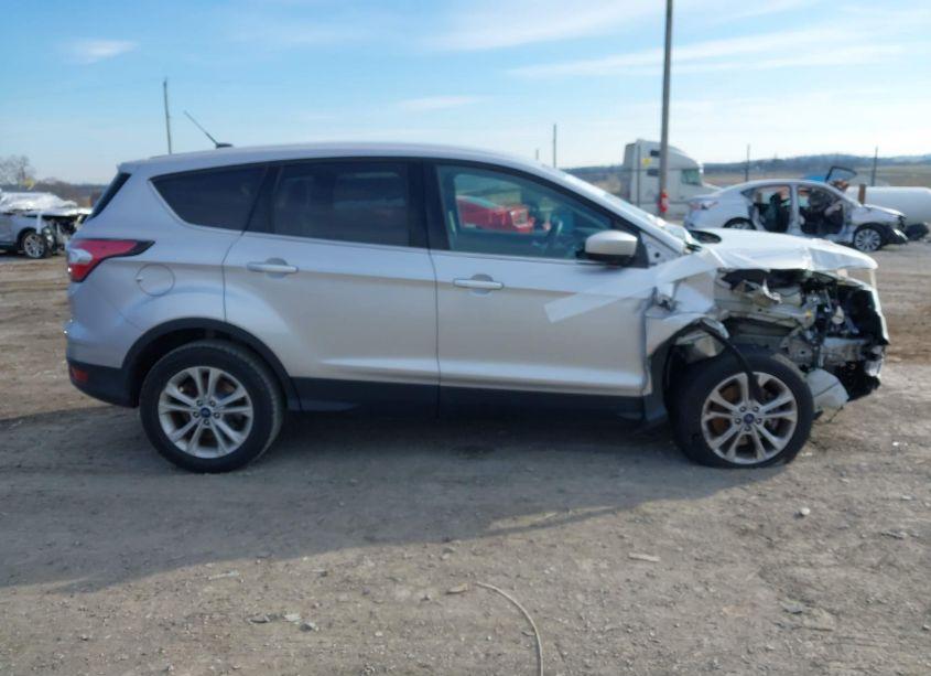 Photo 13 of 2017 Ford Escape SE (VIN 1FMCU9GD6HUA40601)