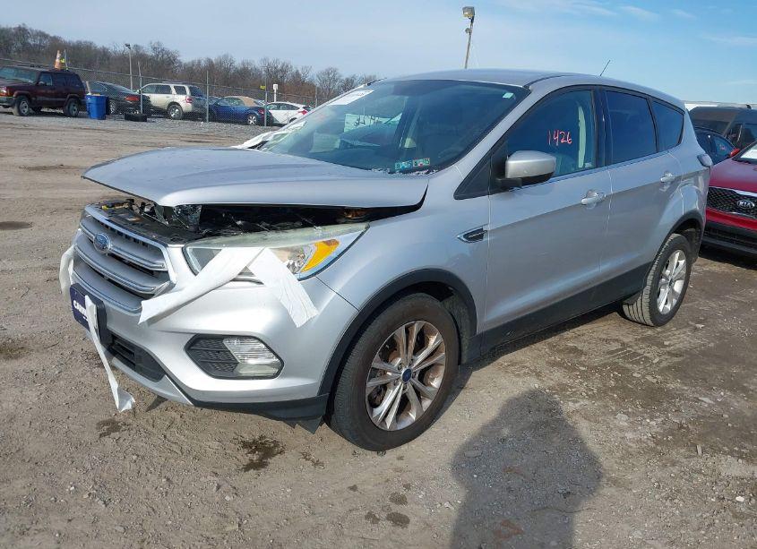 Photo 2 of 2017 Ford Escape SE (VIN 1FMCU9GD6HUA40601)