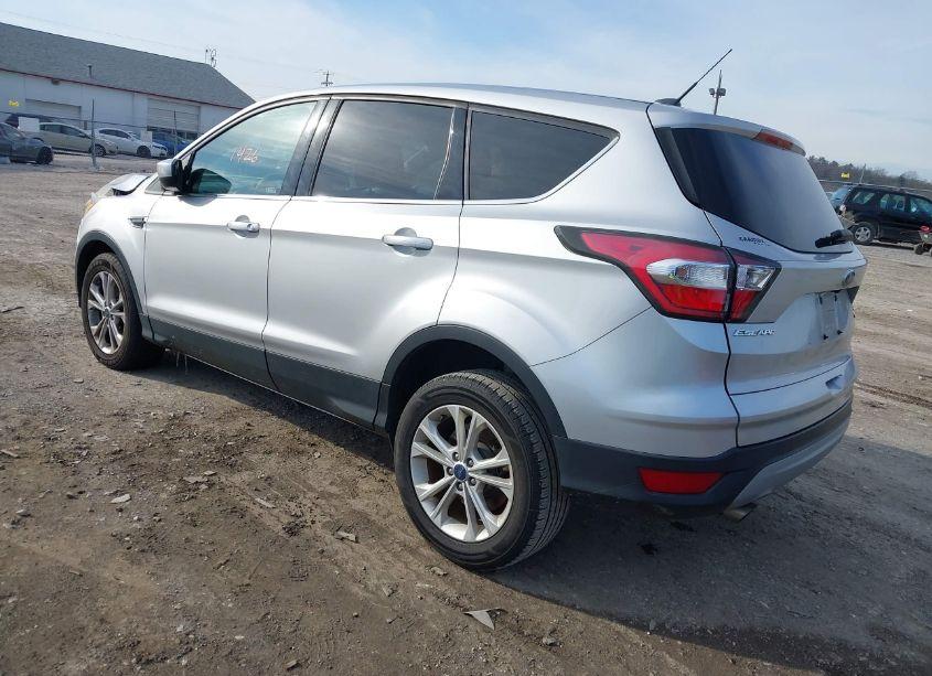 Photo 3 of 2017 Ford Escape SE (VIN 1FMCU9GD6HUA40601)