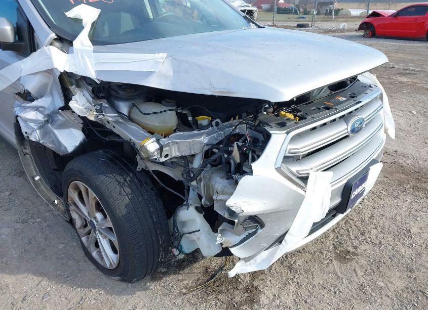 Photo 6 of 2017 Ford Escape SE (VIN 1FMCU9GD6HUA40601)