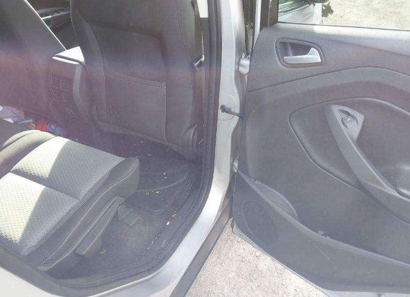 Photo 8 of 2017 Ford Escape SE (VIN 1FMCU9GD6HUA40601)