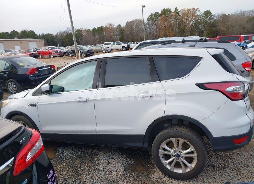 Photo 14 of 2017 Ford Escape SE (VIN 1FMCU9GD6HUC06941)