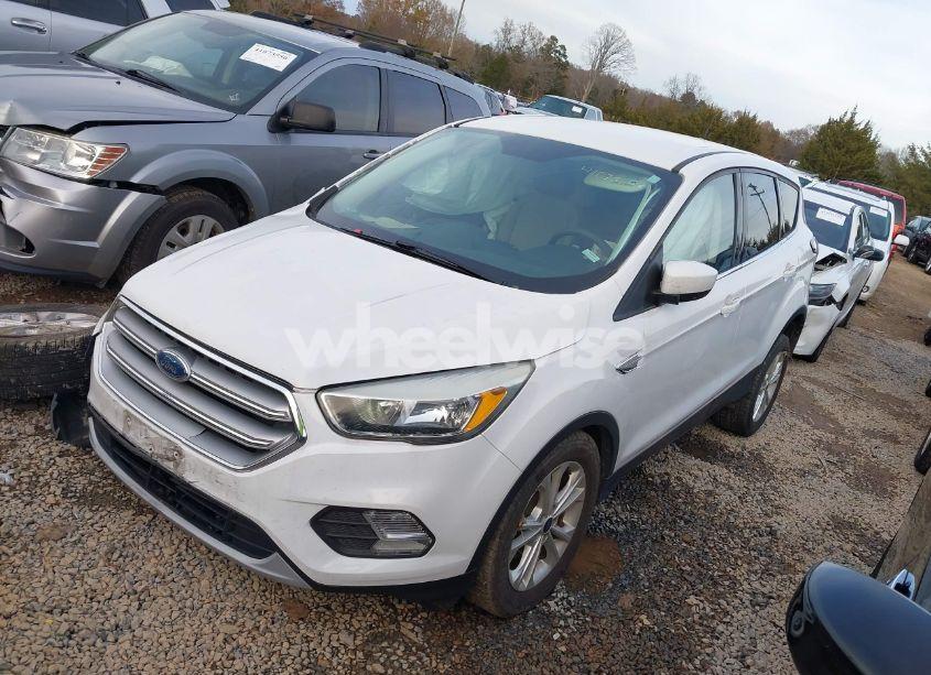 Photo 2 of 2017 Ford Escape SE (VIN 1FMCU9GD6HUC06941)