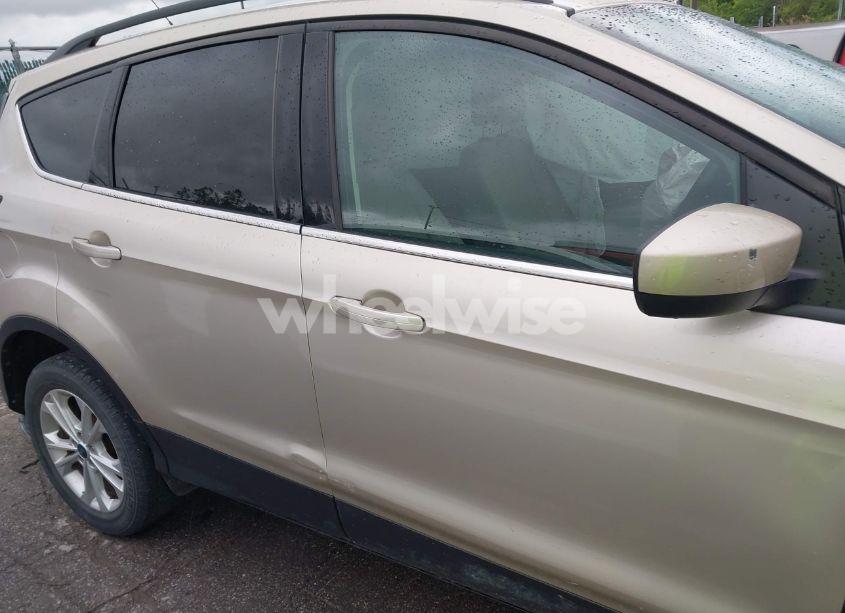 Photo 14 of 2017 Ford Escape SE (VIN 1FMCU9GD6HUC85737)