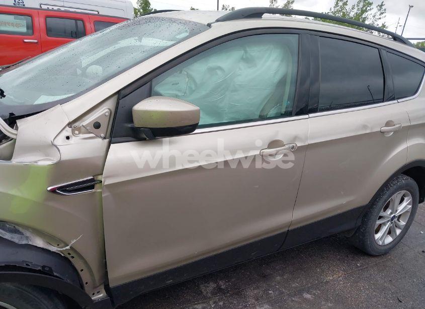 Photo 15 of 2017 Ford Escape SE (VIN 1FMCU9GD6HUC85737)