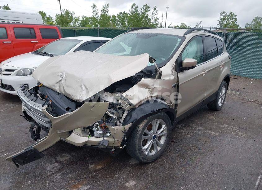 Photo 2 of 2017 Ford Escape SE (VIN 1FMCU9GD6HUC85737)