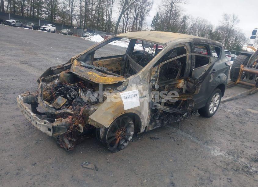 Photo 2 of 2017 Ford Escape SE (VIN 1FMCU9GD6HUC91957)