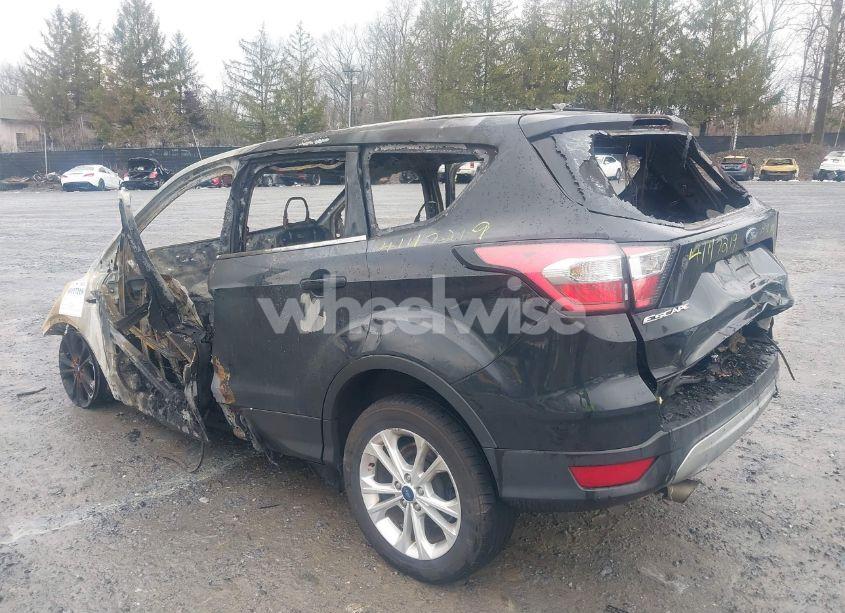 Photo 3 of 2017 Ford Escape SE (VIN 1FMCU9GD6HUC91957)