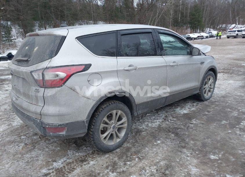 Photo 4 of 2017 Ford Escape SE (VIN 1FMCU9GD6HUD14203)