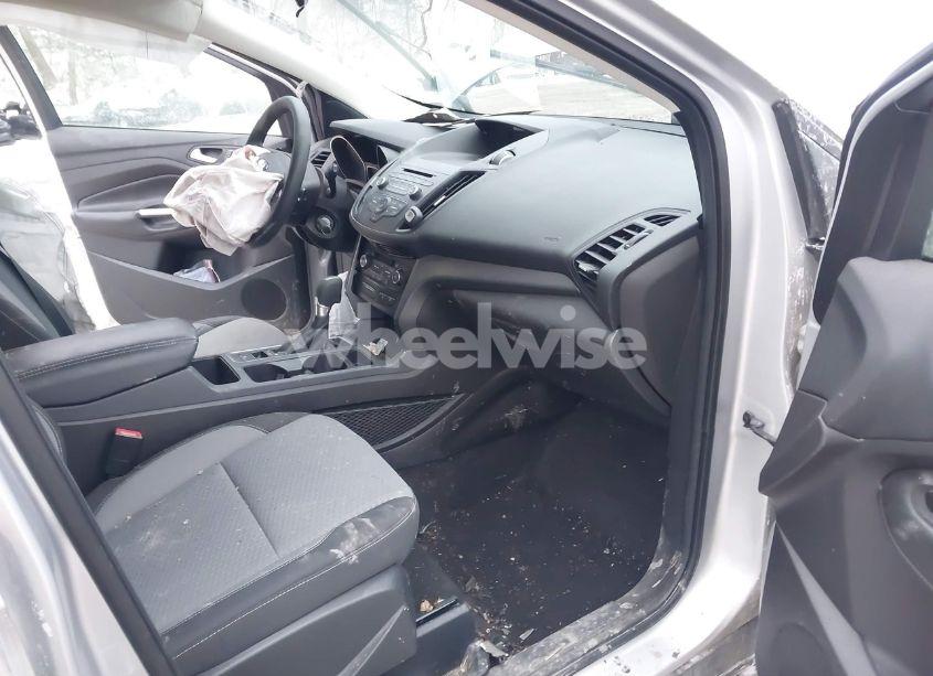 Photo 5 of 2017 Ford Escape SE (VIN 1FMCU9GD6HUD14203)